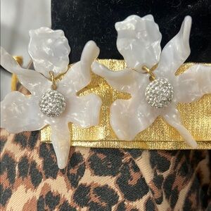 MOTHER OF PEARL SMALL CRYSTAL LILY EARRINGS